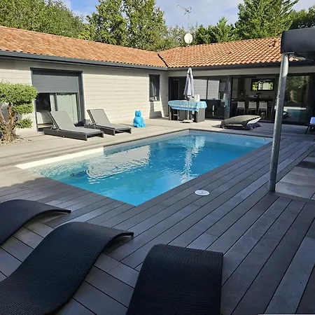 فيلة Moderne A Avec Piscine Chauffee, 3 Et Cuisine Exterieure, Animaux Acceptes - Fr-1-379-167 *