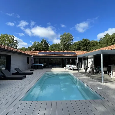 Villa Moderne A Avec Piscine Chauffee, 3 Et Cuisine Exterieure, Animaux Acceptes - Fr-1-379-167 *