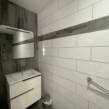 Moderne A Avec Piscine Chauffee, 3 Et Cuisine Exterieure, Animaux Acceptes - Fr-1-379-167 Villa *