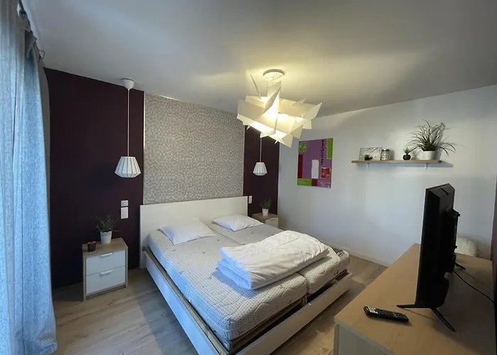 Moderne A Avec Piscine Chauffee, 3 Et Cuisine Exterieure, Animaux Acceptes - Fr-1-379-167 *